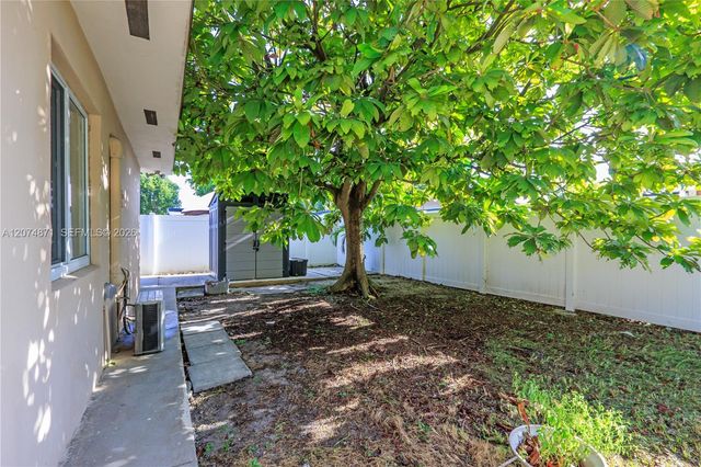 225 SW 102nd Place, Sweetwater, FL 33174