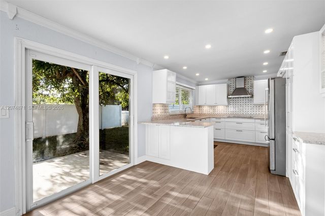 225 SW 102nd Place, Sweetwater, FL 33174