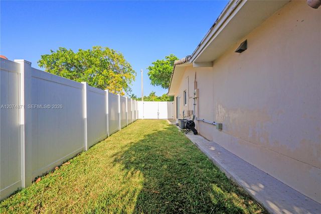 225 SW 102nd Place, Sweetwater, FL 33174