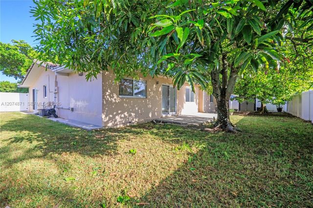 225 SW 102nd Place, Sweetwater, FL 33174