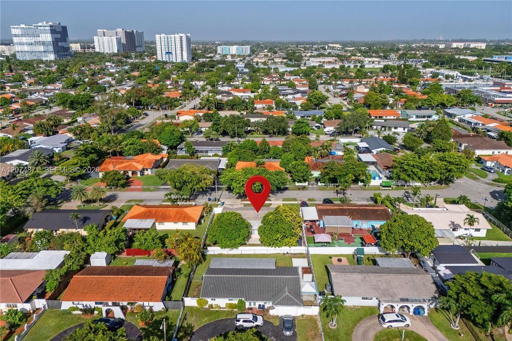 225 SW 102nd Place, Sweetwater, FL 33174