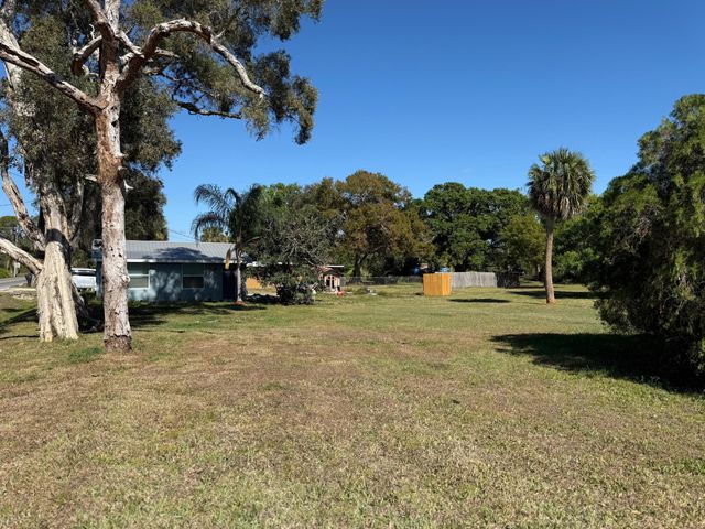 2104 N 53rd Street, Fort Pierce, FL 34946