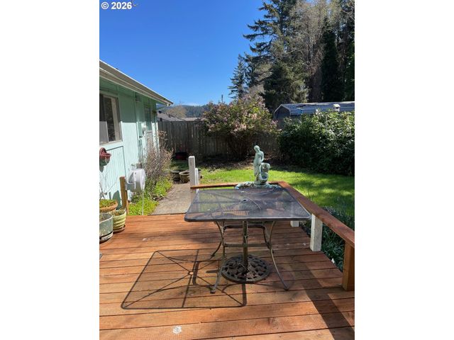 3040 Ne 30TH Dr, Lincoln City, OR 97367