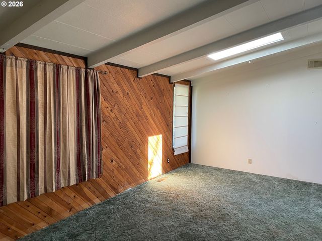 3040 Ne 30TH Dr, Lincoln City, OR 97367