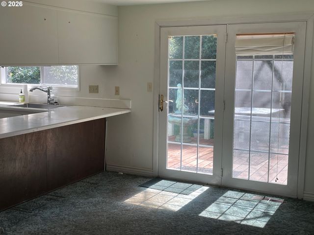 3040 Ne 30TH Dr, Lincoln City, OR 97367