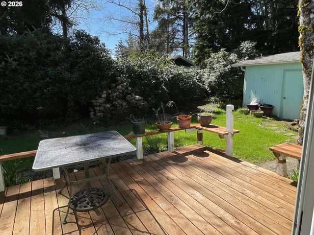 3040 Ne 30TH Dr, Lincoln City, OR 97367