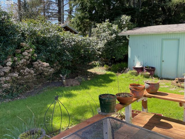 3040 Ne 30TH Dr, Lincoln City, OR 97367