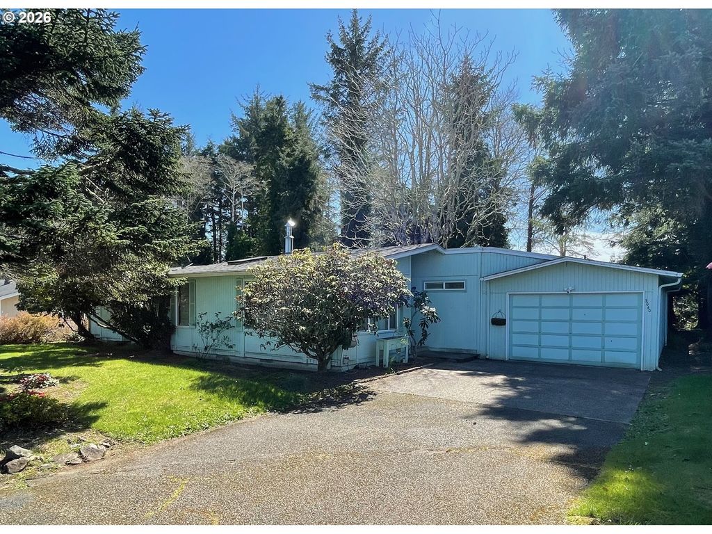 3040 Ne 30TH Dr, Lincoln City, OR 97367