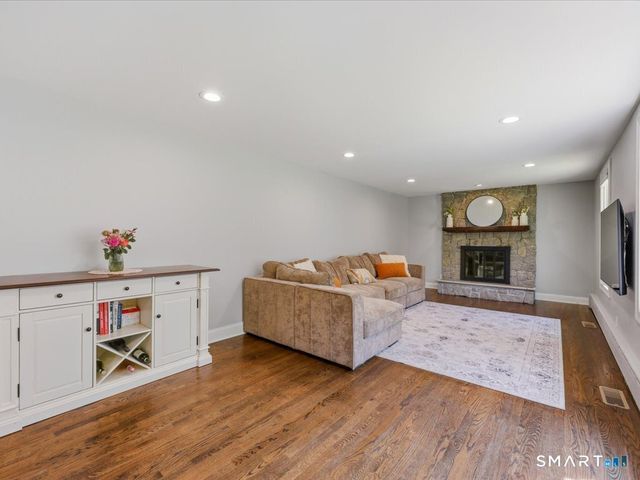 131 Oronoque Road, Milford, CT 06461