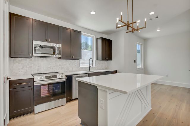 4127 E 12th ST 8, Austin, TX 78721