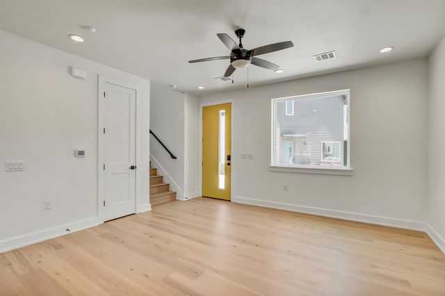 4127 E 12th ST 8, Austin, TX 78721
