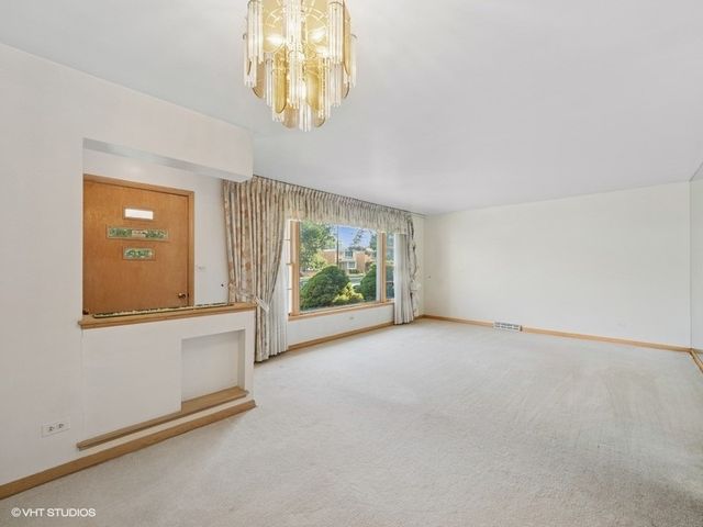 7647 W Devon Avenue, Chicago, IL 60631