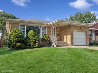 7647 W Devon Avenue, Chicago, IL 60631