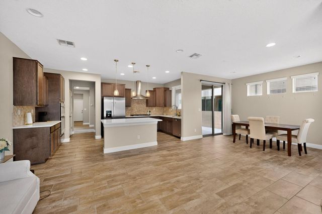 6306 Vista Del Bosque Drive NW, Albuquerque, NM 87120