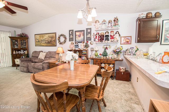 185 Beechtree Ln, Mt Washington, KY 40047