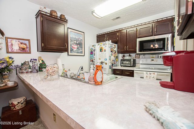 185 Beechtree Ln, Mt Washington, KY 40047