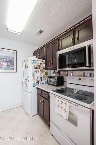 185 Beechtree Ln, Mt Washington, KY 40047