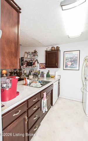 185 Beechtree Ln, Mt Washington, KY 40047