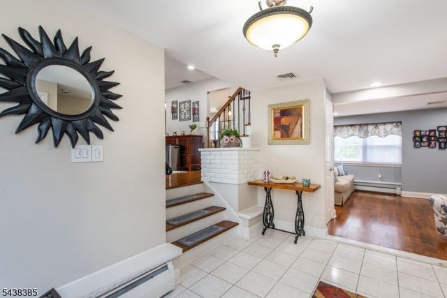 14 Stirling Ln, Wayne Twp., NJ 07470