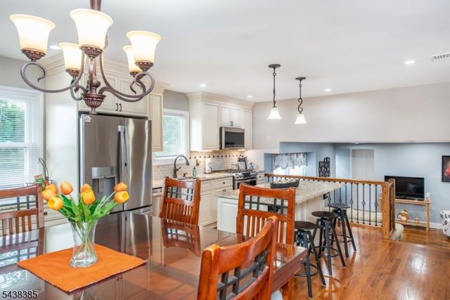14 Stirling Ln, Wayne Twp., NJ 07470