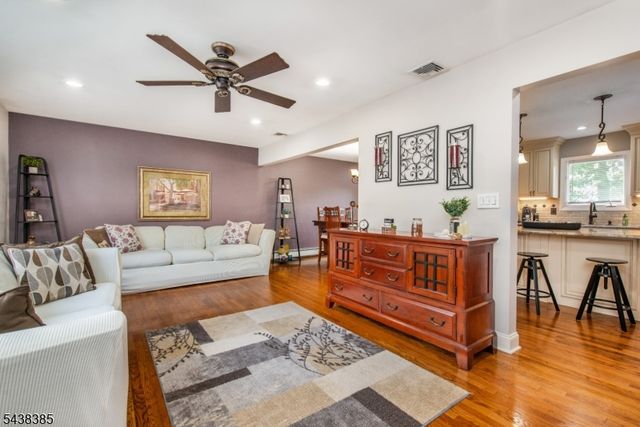 14 Stirling Ln, Wayne Twp., NJ 07470