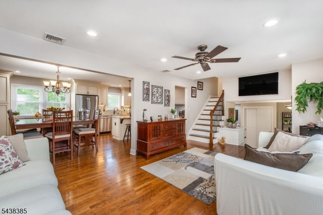 14 Stirling Ln, Wayne Twp., NJ 07470