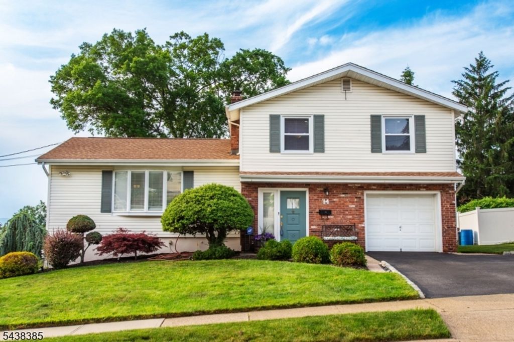 14 Stirling Ln, Wayne Twp., NJ 07470
