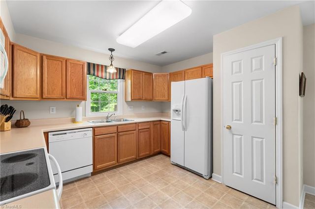 2375 Oakton Drive, Clemmons, NC 27012