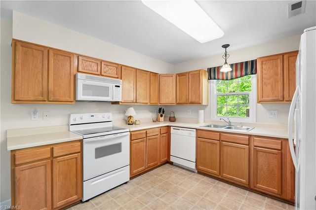 2375 Oakton Drive, Clemmons, NC 27012