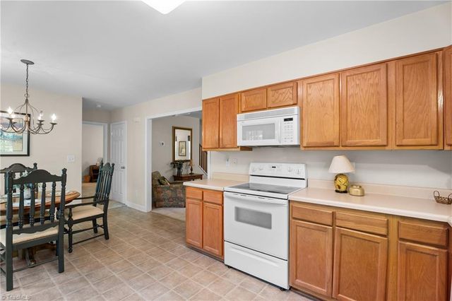 2375 Oakton Drive, Clemmons, NC 27012