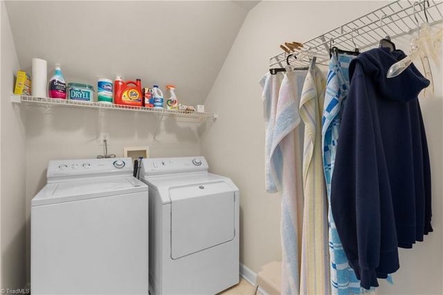 2375 Oakton Drive, Clemmons, NC 27012