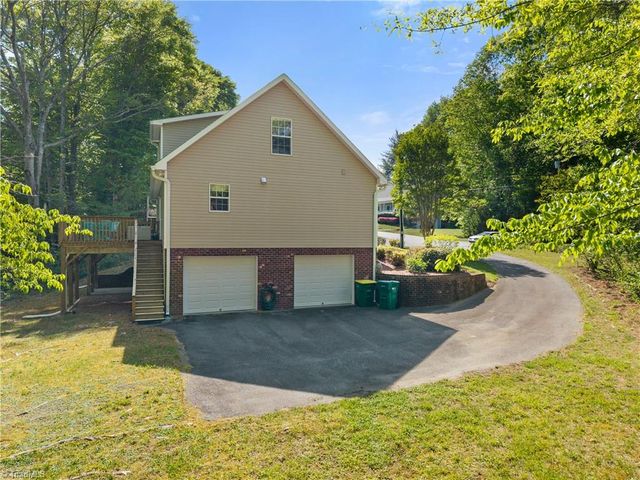 2375 Oakton Drive, Clemmons, NC 27012