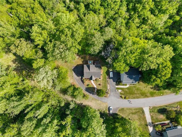2375 Oakton Drive, Clemmons, NC 27012
