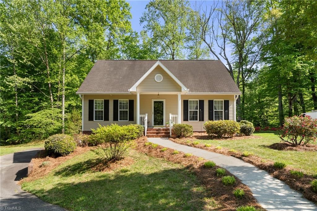 2375 Oakton Drive, Clemmons, NC 27012