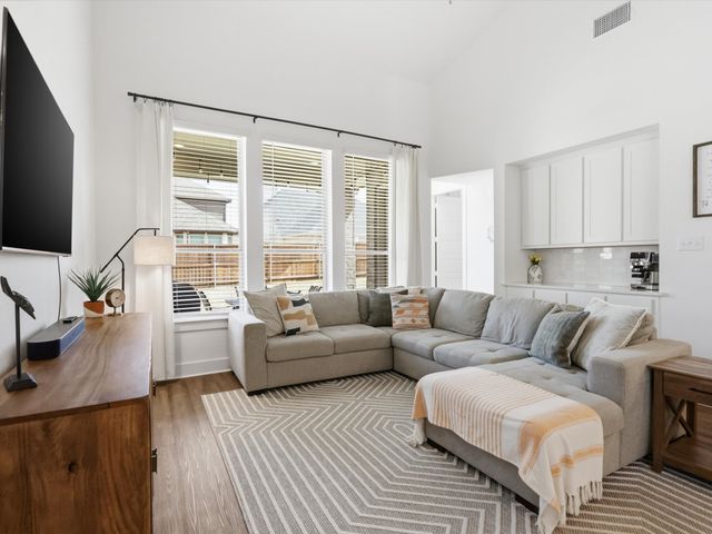 4704 Aubrey Parkway, Aubrey, TX 76227