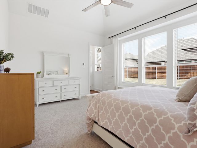 4704 Aubrey Parkway, Aubrey, TX 76227