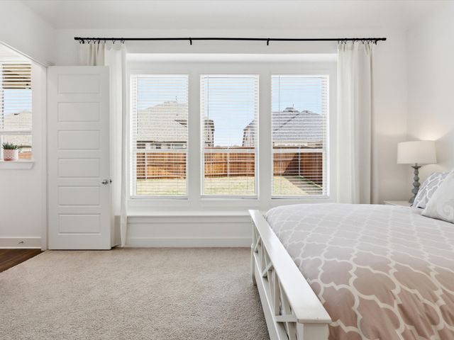 4704 Aubrey Parkway, Aubrey, TX 76227