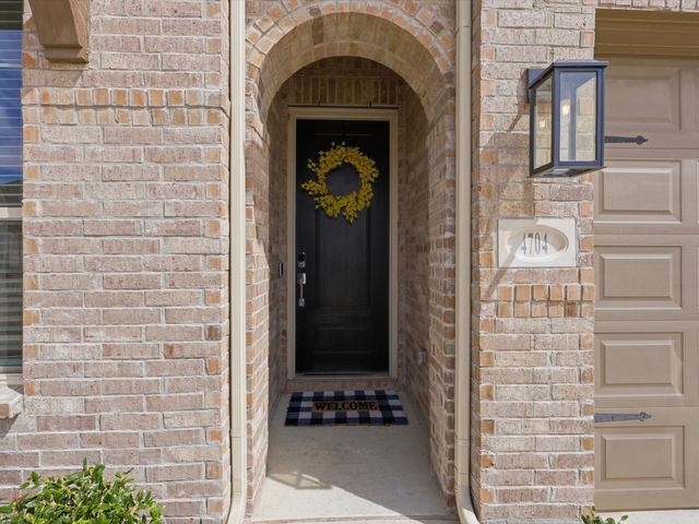 4704 Aubrey Parkway, Aubrey, TX 76227