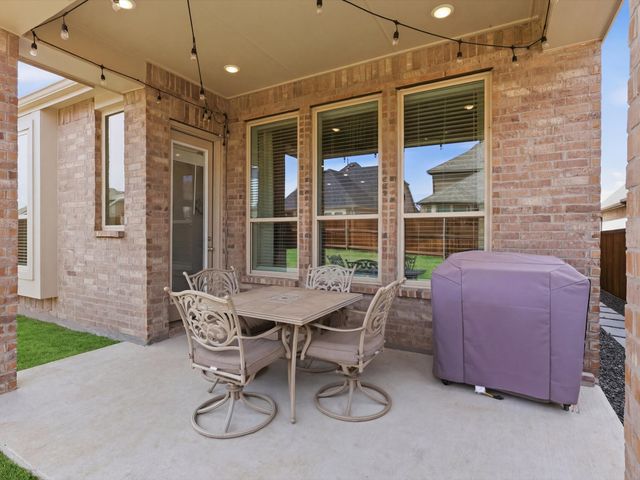 4704 Aubrey Parkway, Aubrey, TX 76227