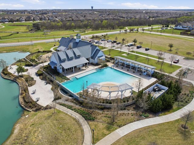 4704 Aubrey Parkway, Aubrey, TX 76227