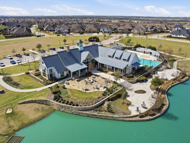 4704 Aubrey Parkway, Aubrey, TX 76227