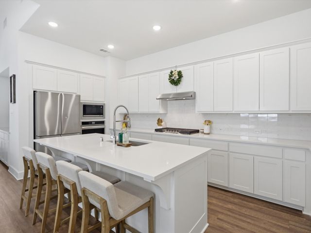 4704 Aubrey Parkway, Aubrey, TX 76227