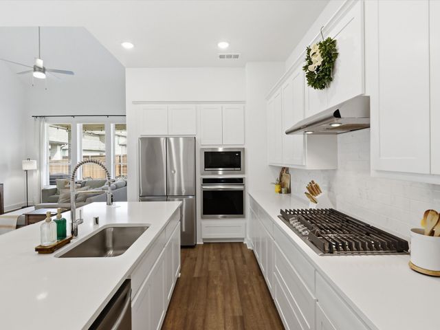 4704 Aubrey Parkway, Aubrey, TX 76227