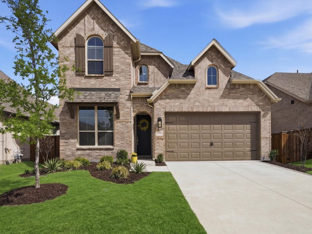 4704 Aubrey Parkway, Aubrey, TX 76227