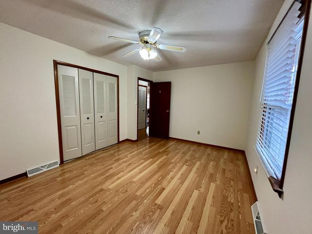 17824 GREENTREE LN, Hagerstown, MD 21740