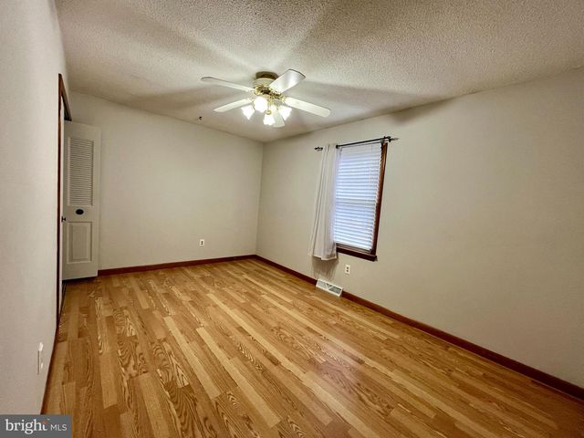 17824 GREENTREE LN, Hagerstown, MD 21740