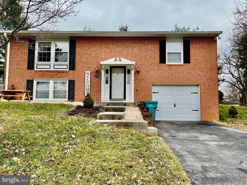 17824 GREENTREE LN, Hagerstown, MD 21740