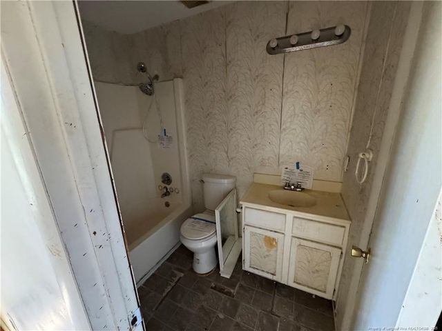 912 Winterberry Drive, Fayetteville, NC 28314