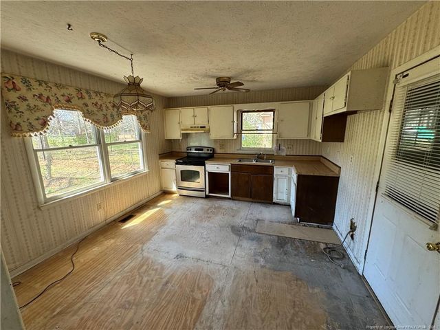 912 Winterberry Drive, Fayetteville, NC 28314