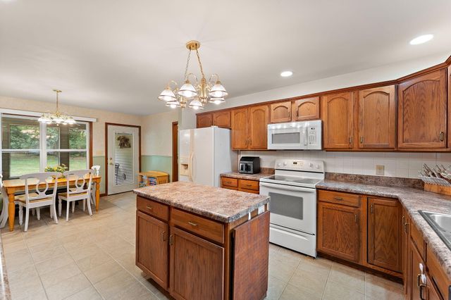 7459 Spring Court, Demotte, IN 46310